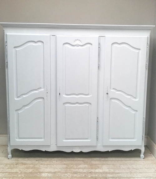 VINTAGE FRENCH ARMOIRE